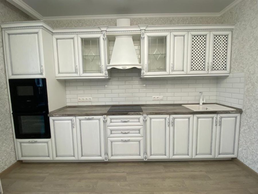 Белая прямая кухня из массива ясеня | Мебель на заказ в Воронеже  👌 — Изготовление .